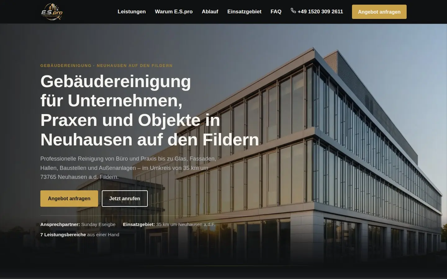 Startbereich der Website von E.S.pro mit Glasfassade eines Bürogebäudes